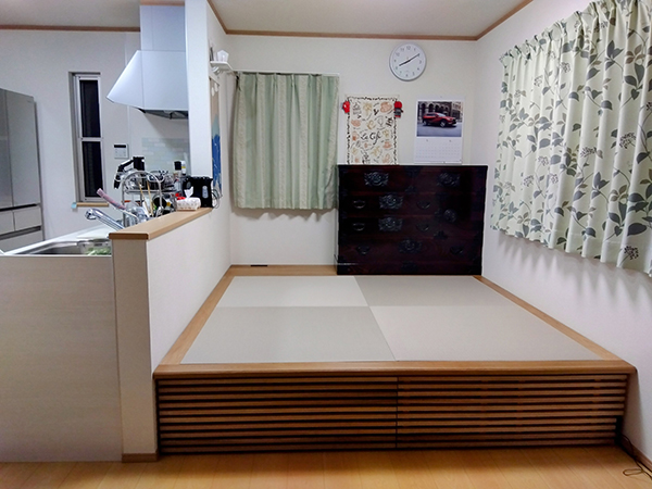 後付け 収納 小上がり ヌック 収納 おしゃれ デザイン 畳ベッド 飛騨フォレスト 畳ヶ丘 オーダー 日本製 ヘリ無し畳 ダイケン オイル仕上げ 図面 壁3面 灰桜色 格子 オーク材 なら材