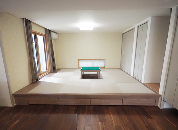 後付け 収納 小上がり ヌック 収納 おしゃれ デザイン 畳ベッド 飛騨フォレスト 畳ヶ丘 オーダー 日本製 ヘリ無し畳 ダイケン ウレタン仕上げ 図面 壁3面 灰桜色 なぐり加工 麻雀 グレー グレイッシュ
