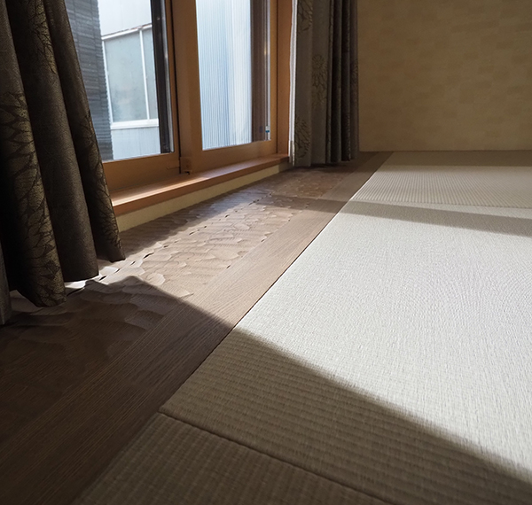 後付け 収納 小上がり ヌック 収納 おしゃれ デザイン 畳ベッド 飛騨フォレスト 畳ヶ丘 オーダー 日本製 ヘリ無し畳 ダイケン ウレタン仕上げ 図面 壁3面 灰桜色 なぐり加工 麻雀 グレー グレイッシュ