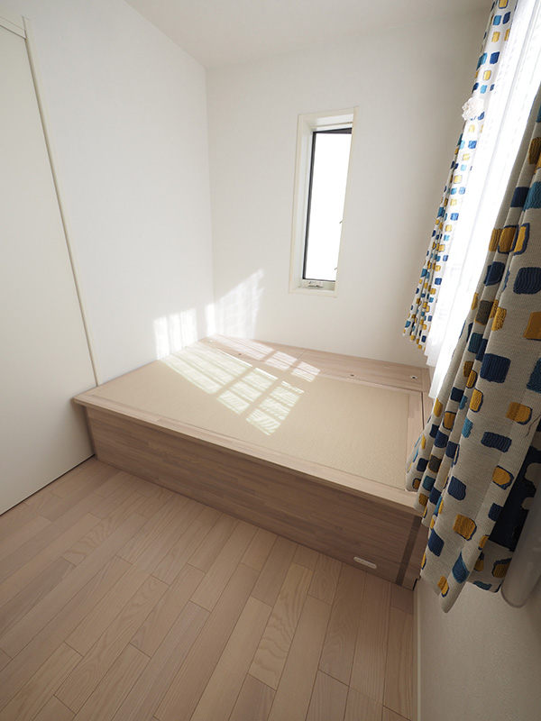 本　体 タモ集成材 畳　下 15mm 合板 塗　装 オイル仕上げ（クリア） 畳　表 ダイケン カクテルフィット17 畳 ボード畳 ヘリ無し畳 跳ね上げ ガススプリング