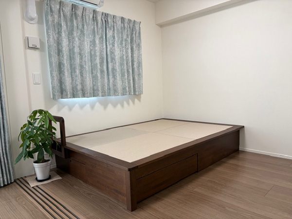 後付け 収納 小上がり ヌック 収納 おしゃれ デザイン 畳ベッド 飛騨フォレスト 畳ヶ丘 オーダー 日本製 ヘリ無し畳 ダイケン 図面 灰桜色 ウレタン塗装 ブラウン 手すり